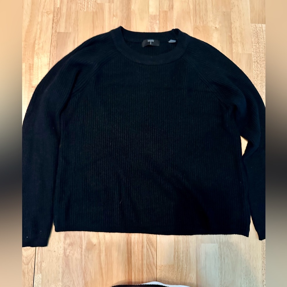 Women’s Tahari crew neck sweater